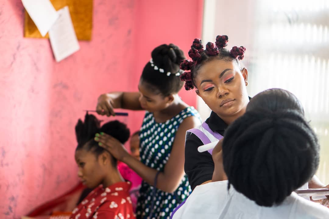 Hairdressing braids practice